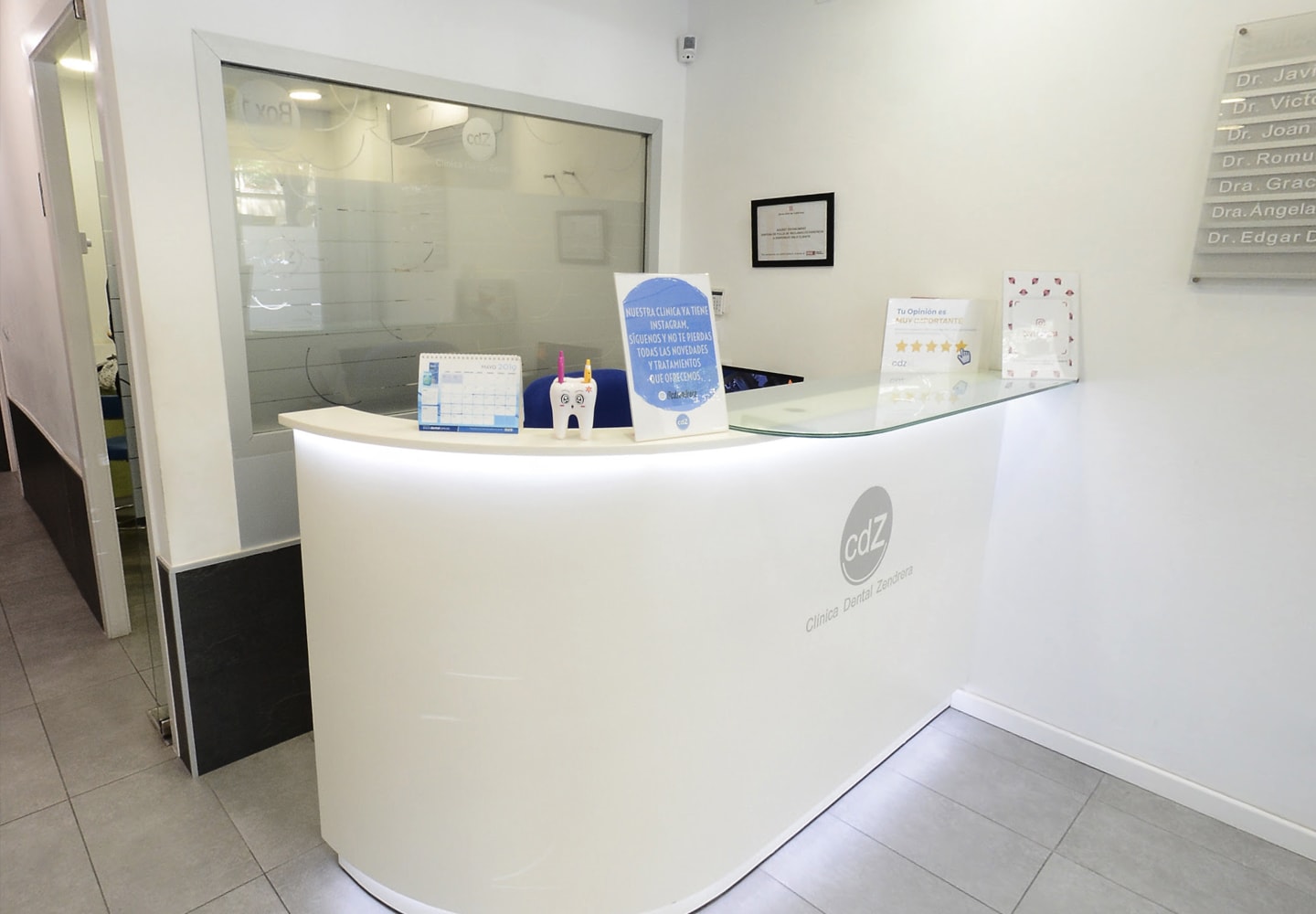 Clínica Dental en Barcelona - CDZ Clínica Dental Zendrera - Dentistas especialistas en implantes, ortodoncia y Pinhole