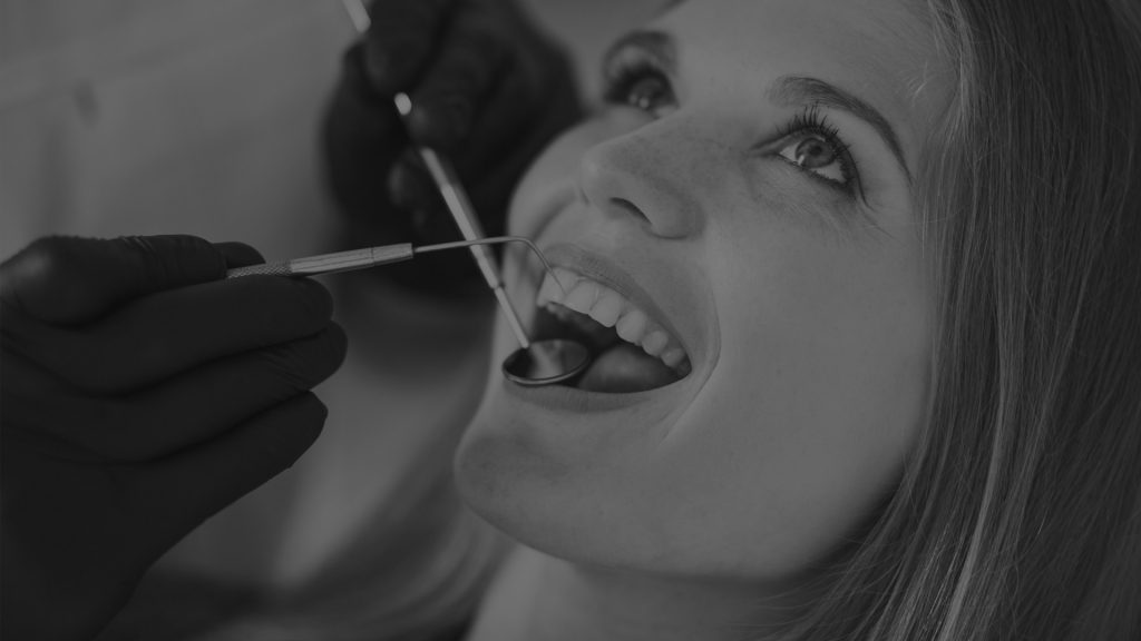 ENCIAS RETRAIDAS en Barcelona - Clínica Dental CDZ